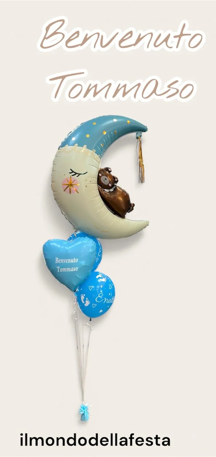 Composizione a elio con palloncino luna e orsetto che dorme, cuore azzurro stampato Benvenuto Tommaso e palloncino È nato con le impronte dei piedini